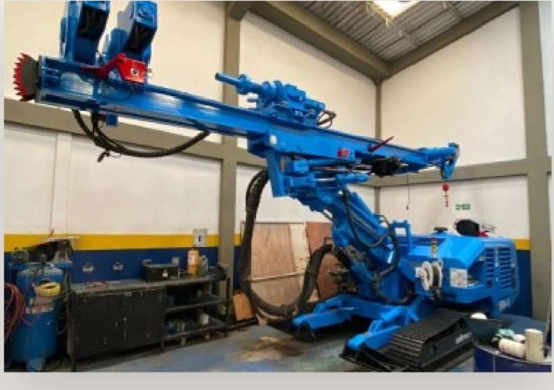 SM9G, perforadora orugada Soilmec en taller